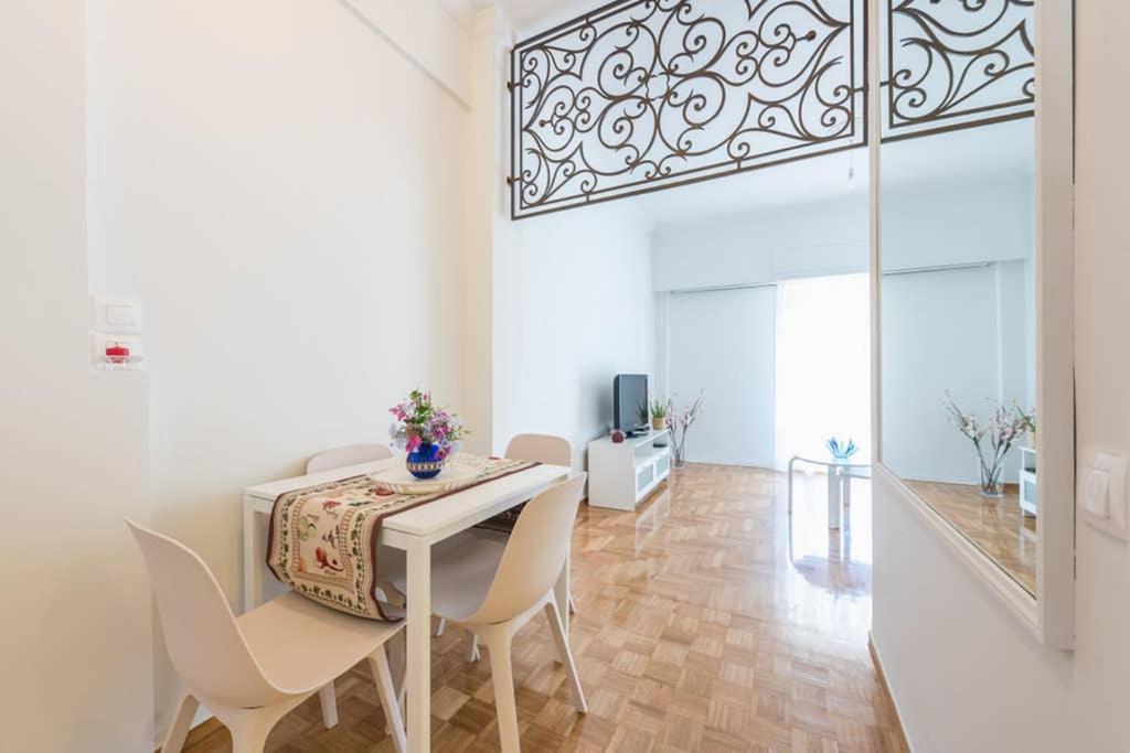 Apartamento New! Bright & Remodeled 1Bed Apt 2Min Walk To Acropolis Atenas Exterior foto